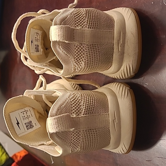 Hylo Light Running Shoes.  Size 9 men's. - Picture 6 of 8